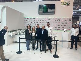 BKT acerca el deporte a la agricultura al llevar al exjugador y entrenador Javier Saviola a la Feria Internacional de Maquinaria Agrícola, FIMA