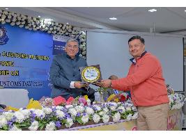 BKT recibe el prestigioso premio al mejor exportador de 2023-24 en el Día Internacional de las Aduanas de 2024. BKT ocupó el primer lugar en exportaciones de neumáticos fuera de carretera de la India