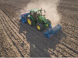 Deere anuncia un beneficio neto de 1.224 millones de dólares en el 1º trimestre.