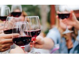 El consumo de vino en España vuelve a superar, más de un año después, los 10 millones de hectolitros