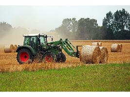 El Gobierno estudia medidas concretas para paliar la subida de precios del gasóleo agrícola relajando los impuestos