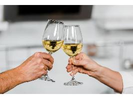 El vino blanco conquista a un nuevo público y crece más que el tinto