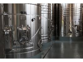 España inició su campaña 2022/23 con un stock de prácticamente 38 Mhl de vino y mosto