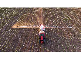 España propondrá a la UE medidas para asegurar los fertilizantes a los agricultores