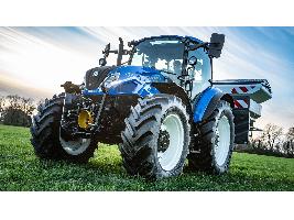 Estilo renovado por fuera, nuevas prestaciones por dentro: el Tractor New Holland T5 Dual Command de nueva generación