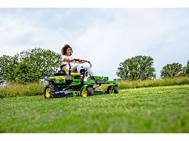 John Deere presenta el flamante modelo de cortacésped Z370R Electric ZTrak™ 