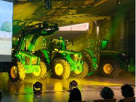 John Deere presenta sus novedades de maquinaria en el Parla Innovation Center con foco en las series 6M, 6R y 8R