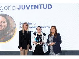 Kubota España entrega uno de los premios Agrícolas más importantes del sector en el V Premio MujerAGRO 