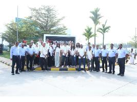 La fábrica de neumáticos de Yokohama-ATG en Vizag (India) asombra a agricultores y creadores de contenidos europeos alta tecnología con sostenibilidad e igualdad de género