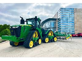 Lamusa y Servicios entrega el John Deere 9RX 640, el tractor más grande vendido en España, a Javier Aracama en Vitoria