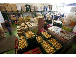 Los bancos de alimentos reparten en 2023 un 7,5 % menos de alimentos