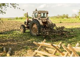 LOS TRACTORES AGRÍCOLAS DE MÁS DE 30 AÑOS SIGUEN TRABAJANDO