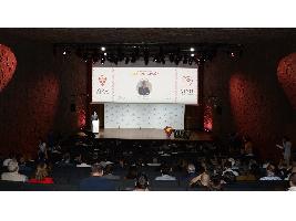 Luis Planas destaca el compromiso del Gobierno para apoyar y promocionar el vino español