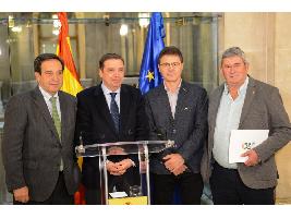 Luis Planas destaca que la “valorización del trabajo” de los agricultores y ganaderos españoles será uno de los principales ejes de actuación del Ministerio
