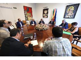 Luis Planas se reúne con las cooperativas y organizaciones agrarias de la Unión Europea y de España