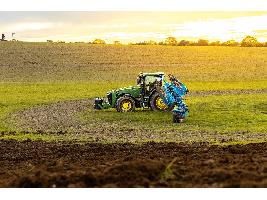 Nuevo LEMKEN Diamant 18: Un robusto arado reversible semisuspendido para profesionales 