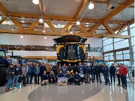 Presentación exclusiva a clientes de la nueva CR11 en el Centro de Excelencia New Holland en Zedelgem