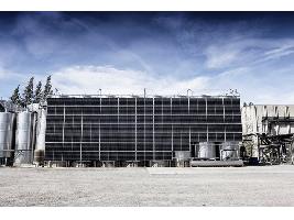 Raimat revoluciona el sector con la primera pared solar en depósitos de vino