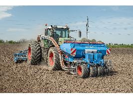 Siembra innovadora con la nueva tolva frontal Solitair de LEMKEN 