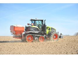 Tracción respetuosa con el suelo. Nuevos anchos de orugas para los tractores AXION TERRA TRAC de CLAAS