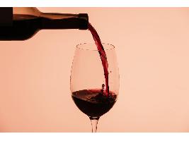 Un macro estudio apunta que los mayores de 40 años podrían obtener beneficios de un consumo moderado de vino para su salud
