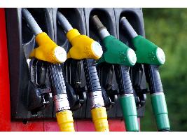 Unión de Uniones critica que la bajada de petróleo del 55,8 % desde enero no se ha trasladado al gasóleo agrícola
