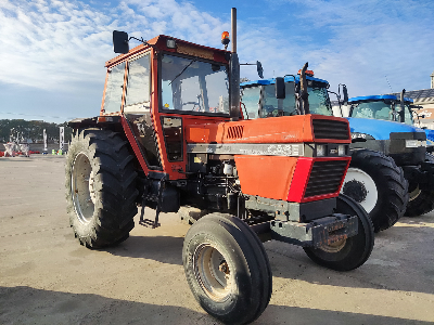 Case - TRACTOR 956