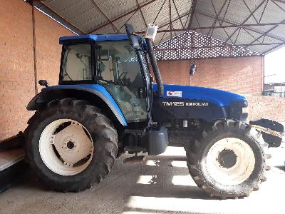 New Holland TRACTOR TM 125