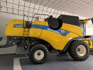 Grain Harversters New Holland  cx6.80 New Holland