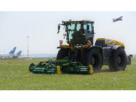 Lo mejor de ventas: tractores XERION operando en el aeropuerto de Viena