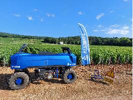 El grupo SDF adquiere la empresa francesa de tractores autónomos VitiBot. 