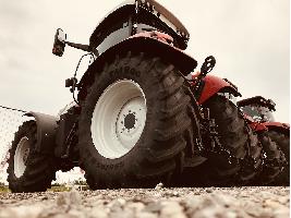 El nuevo Plan Renove dará ayudas a la agricultura de precisión y baraja hasta 8.000€ para la compra de un tractor eléctrico.