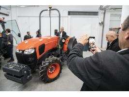 Kubota España presenta a sus Concesionarios el nuevo tractor M5002 Narrow