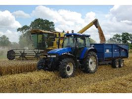 Planas subraya la “fuerte apuesta” del Gobierno por la modernización de la maquinaria agrícola.
