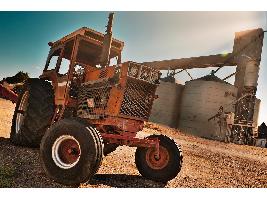 Unión de Uniones se opone a la baja de oficio de los tractores y maquinaria más antiguos que propone el MAPA sin tener datos reales ni alternativas