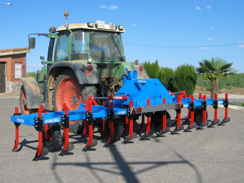 Cultivador de brazo recto