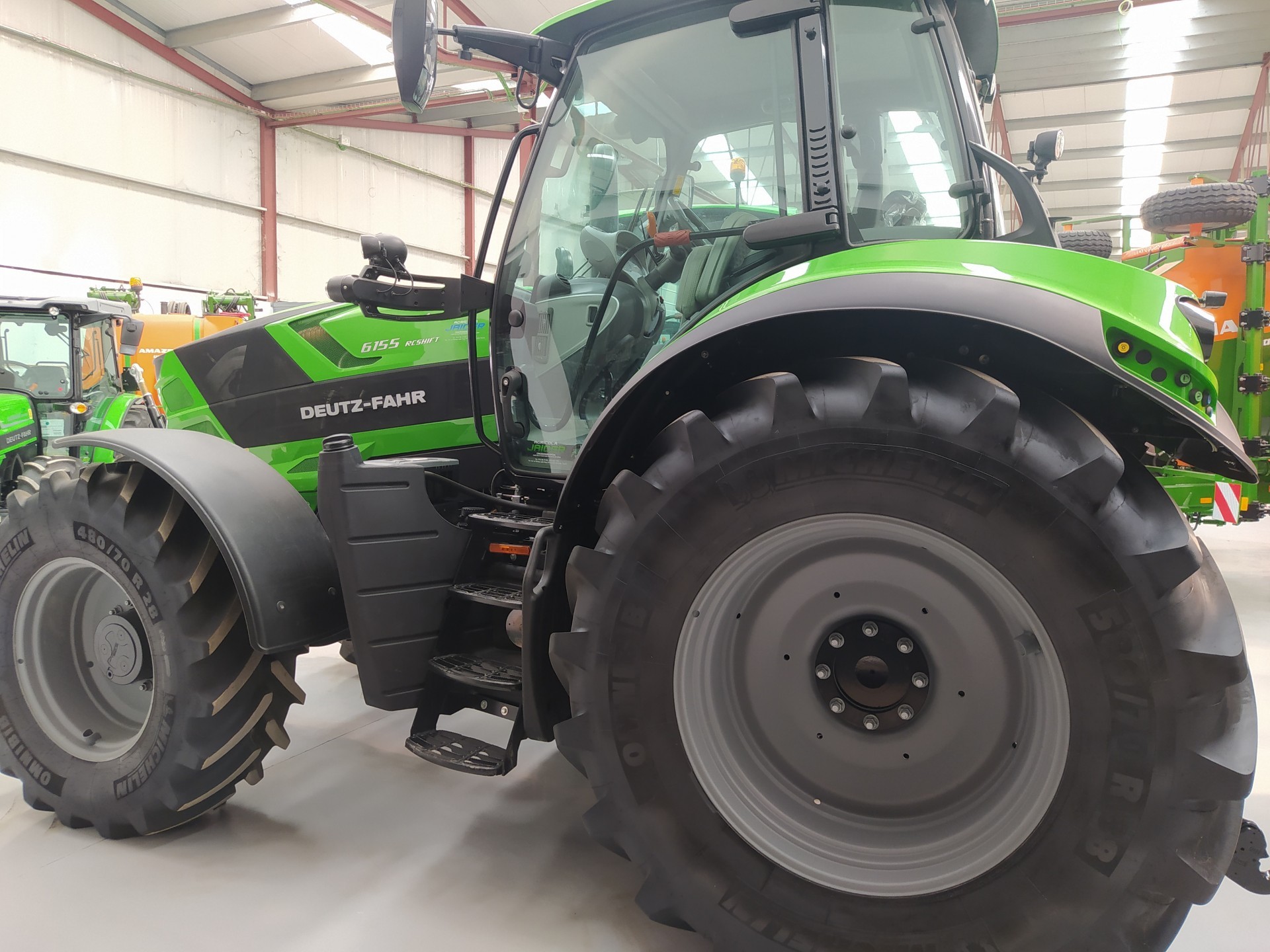 TRACTOR