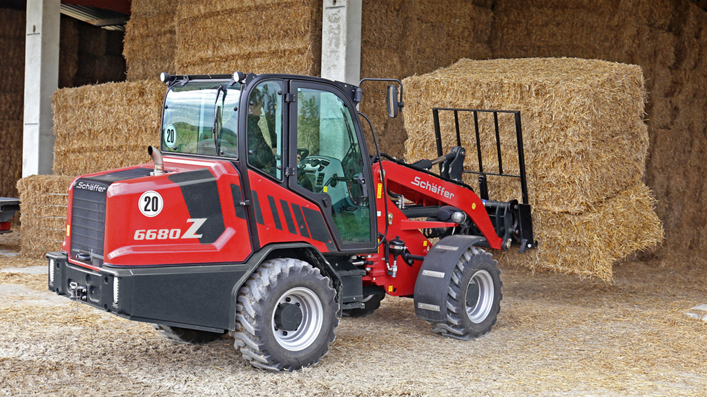 La nueva serie 6000 ya está disponible, en línea roja agrícola y amarilla para construcción.
