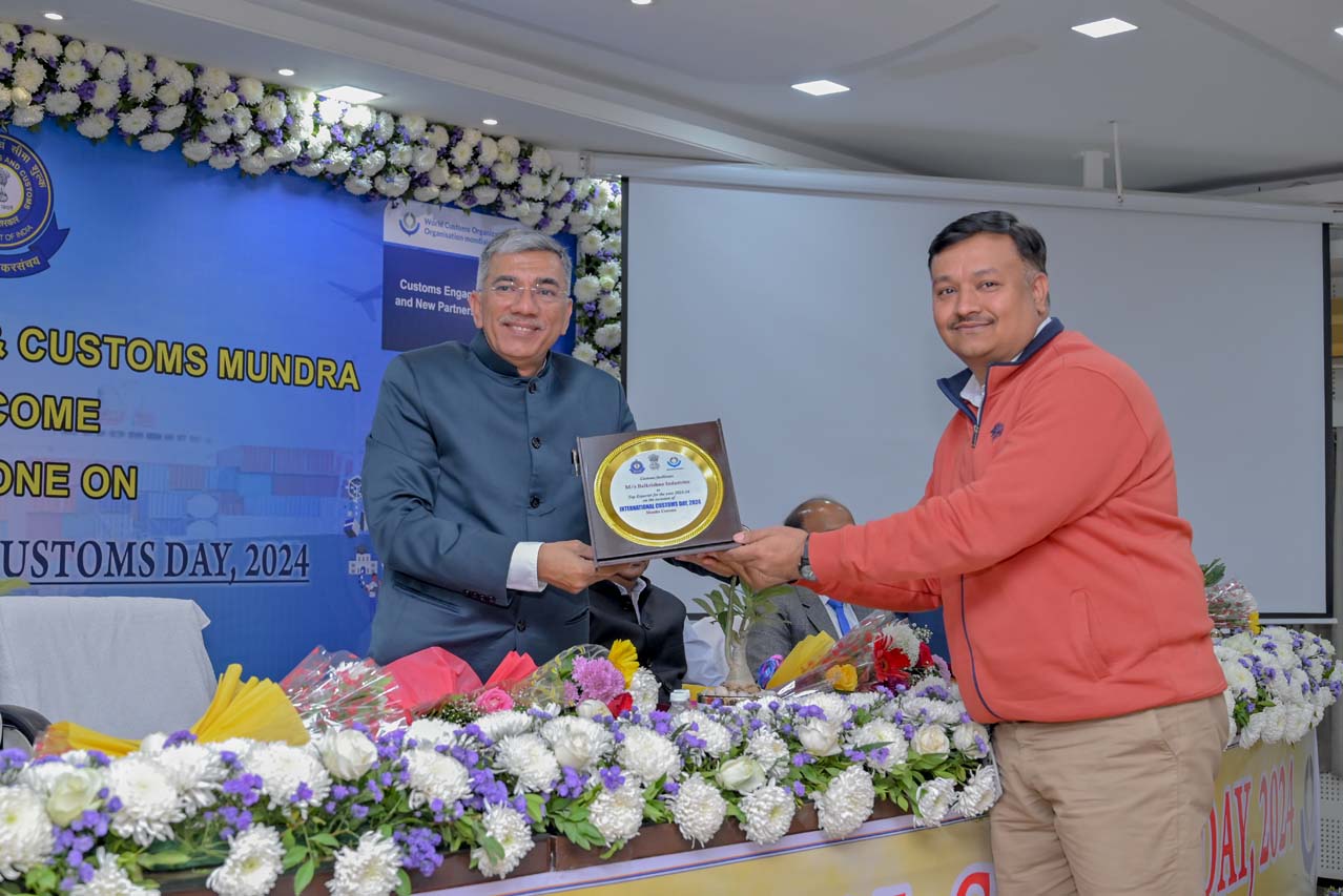 BKT recibe el prestigioso premio al mejor exportador de 2023-24 en el Día Internacional de las Aduanas de 2024. BKT ocupó el primer lugar en exportaciones de neumáticos fuera de carretera de la India