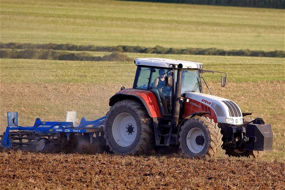 El Consejo de Ministros aprueba nuevas bases reguladoras para la concesión de ayudas del plan RENOVE de maquinaria agrícola que reduzca las emisiones contaminantes