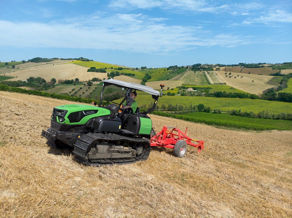 DEUTZ-FAHR 5115K, El retorno del tractor cadenas para aplicaciones en campo abierto