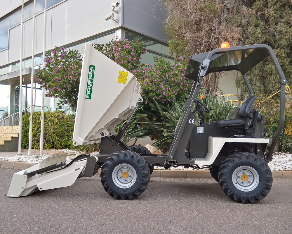 El Dumper PIQUERSA D-2000H-AC tiene una capacidad de carga de 2.000 kg e incorpora un motor KHOLER de 25.5 CV 