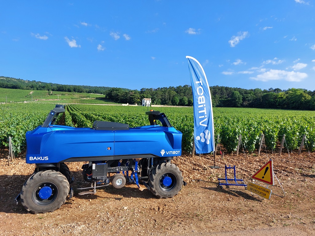 El grupo SDF adquiere la empresa francesa de tractores autónomos VitiBot.  - 0