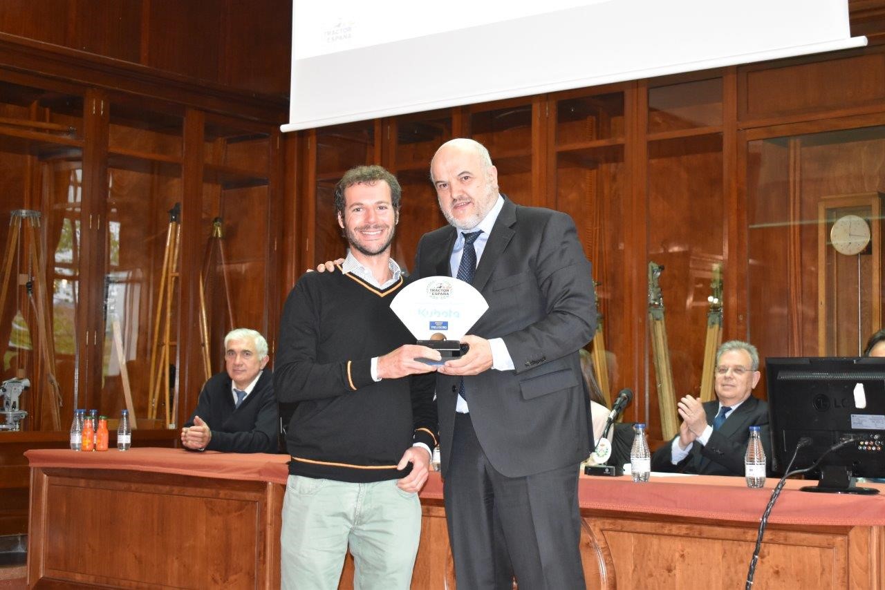 Kubota recibe el premio a la marca más votada en la edición de 2022 de los premios Tractor de España 