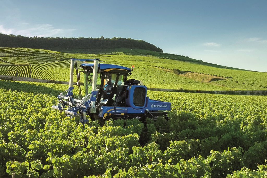Las vendimiadoras, cosechadoras de olivar y tractores con chasis muy elevados de New Holland Braud obtienen la certificación Origine France Garantie