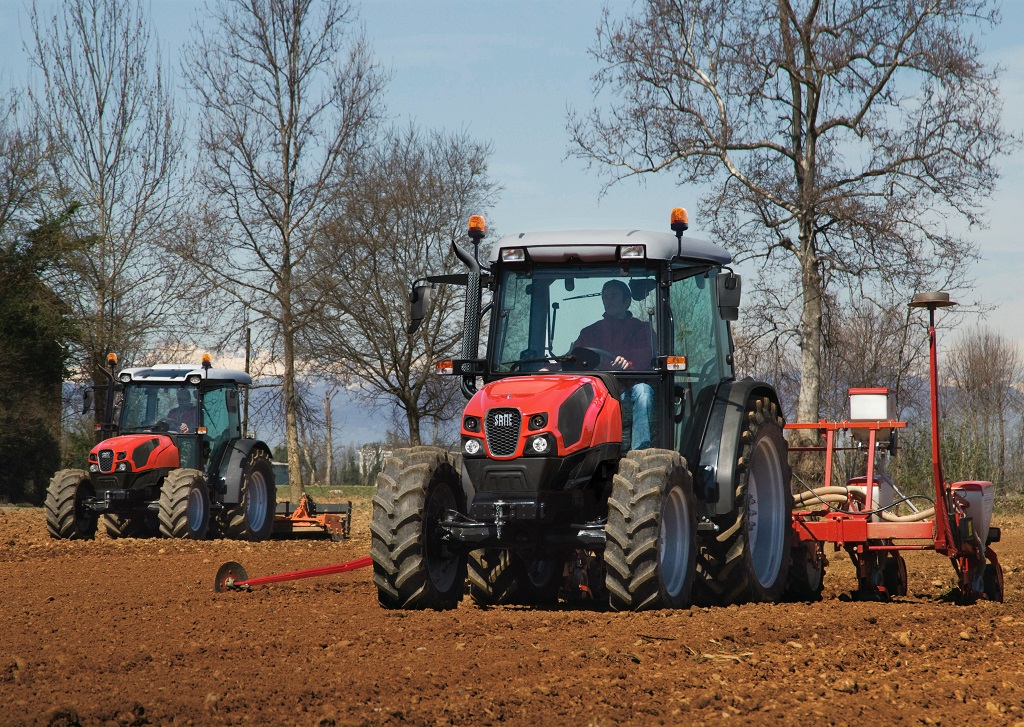 SAME refuerza en Agritechnica su apuesta  con los tractores especializados y multitarea.